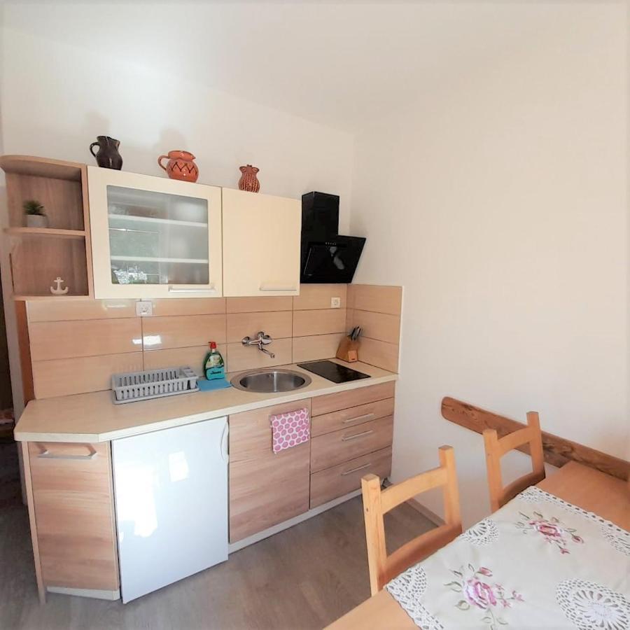 Apartmaji Pri Bosi Nogi Ізола Екстер'єр фото