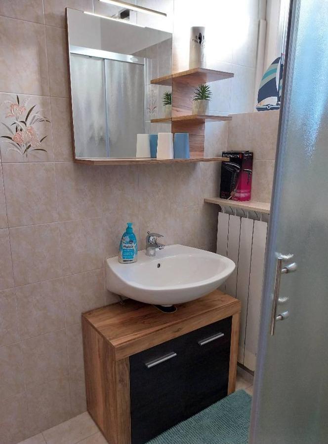 Apartmaji Pri Bosi Nogi Ізола Екстер'єр фото