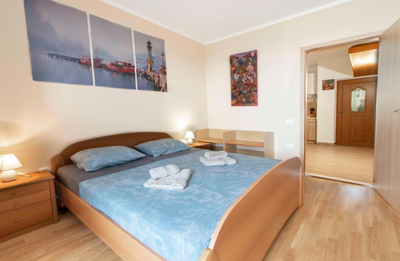 Apartmaji Pri Bosi Nogi Ізола Екстер'єр фото