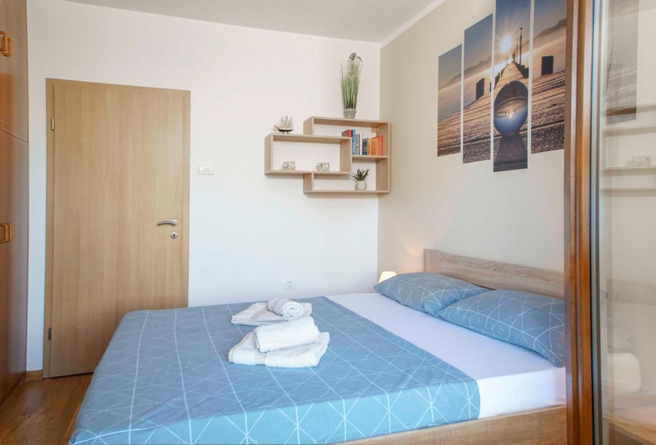 Apartmaji Pri Bosi Nogi Ізола Екстер'єр фото