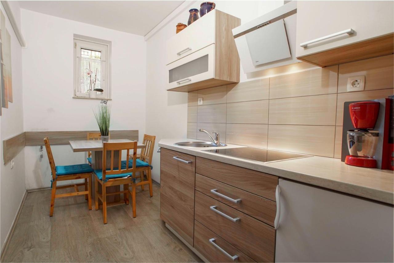 Apartmaji Pri Bosi Nogi Ізола Екстер'єр фото