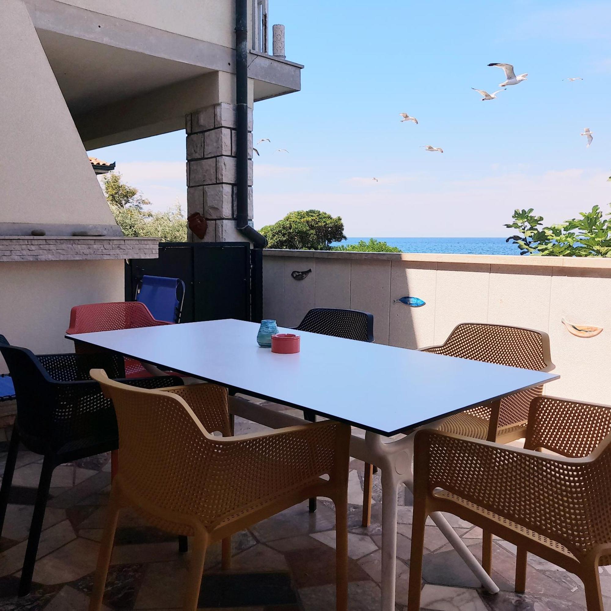 Apartmaji Pri Bosi Nogi Ізола Екстер'єр фото